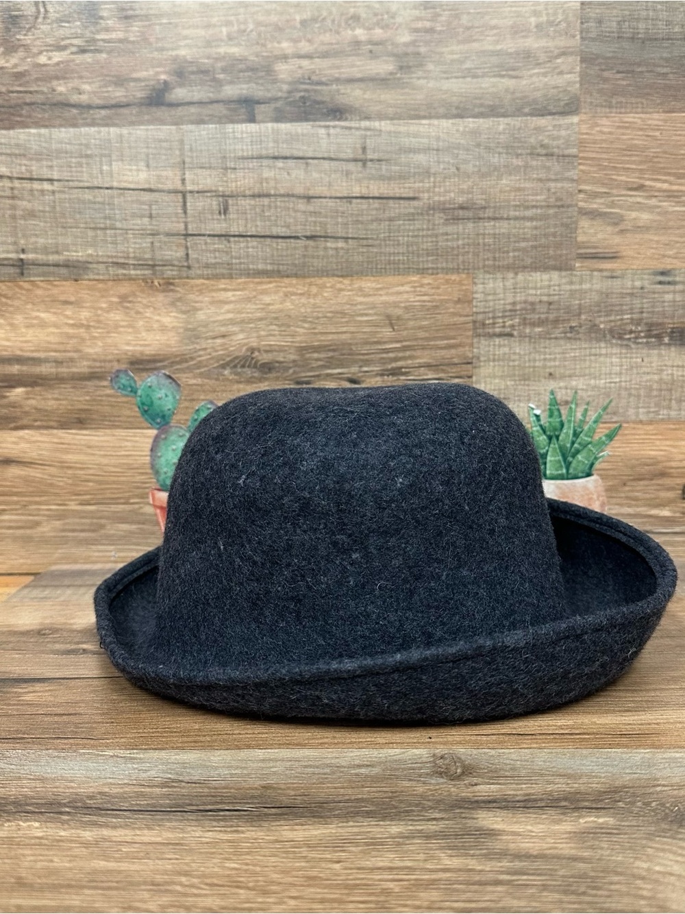Jennifer Moore vintage wool felt round hat fold over gray casual minimalist